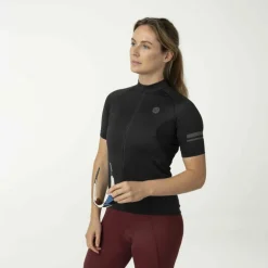 AGU Essential Core Dames shirt met korte mouwen - zwart